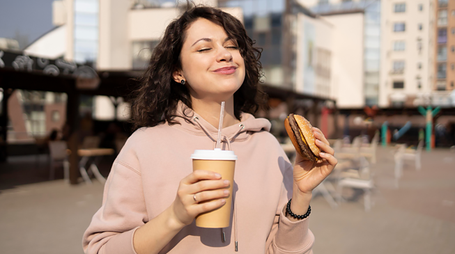 Вредно ли есть на ходу?