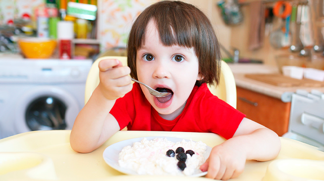 Приучаем детей к творогу