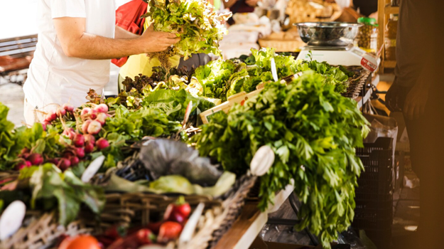 Покупаем на продовольственном рынке